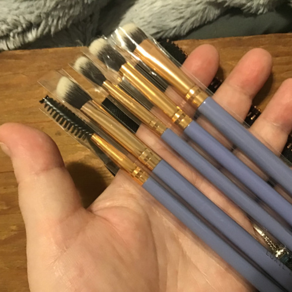Luxie brush set with luxie bag, brand new in periwinkle - Picture 5 of 8